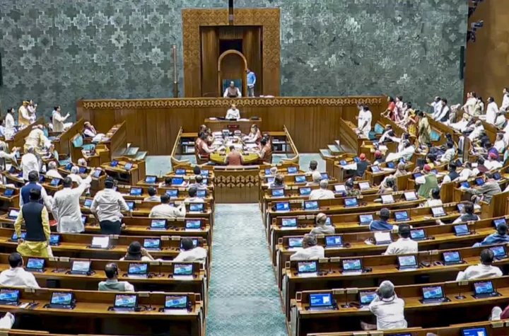 లోక్ సభలో వీగిపోయిన రాజ్యాంగ సవరణ బిల్లు