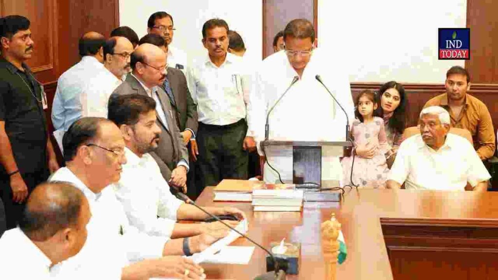 ఎమ్మెల్సీలుగా అజారుద్దీన్, కోదండరాం ప్రమాణస్వీకారం