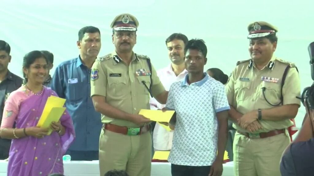 మావోయిస్టు అగ్రనేత గణపతి త్వరగా లొంగిపోవాలి