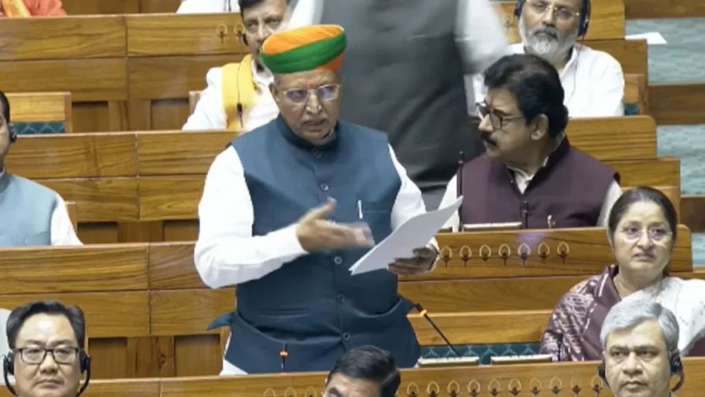 815 లోక్‌స‌భ సీట్ల‌లో.. 272 సీట్లు మ‌హిళల‌కే