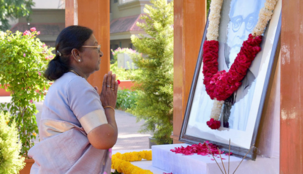 అంబేద్కర్ కు రాష్ట్రపతి ముర్ము, ప్రధాని మోదీ నివాళులు