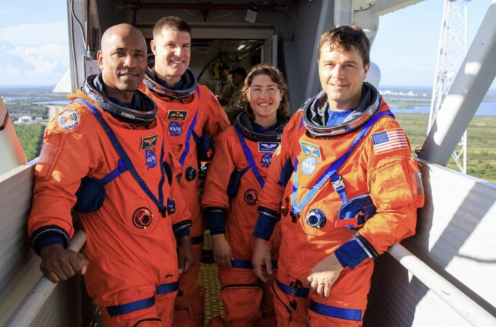 53 ఏళ్ల తర్వాత చంద్రుడి వద్దకు మళ్ళీ మానవుడు