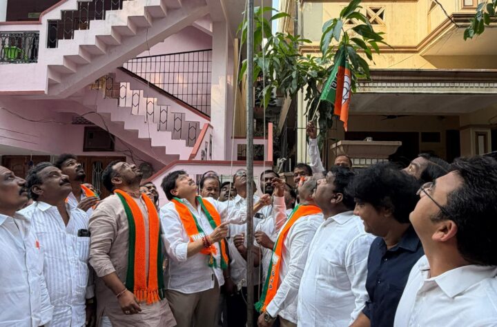 రేపే బీజేపీ ఆవిర్భావ దినోత్సవం .. ఇంటింటిపై పార్టీ జెండా 