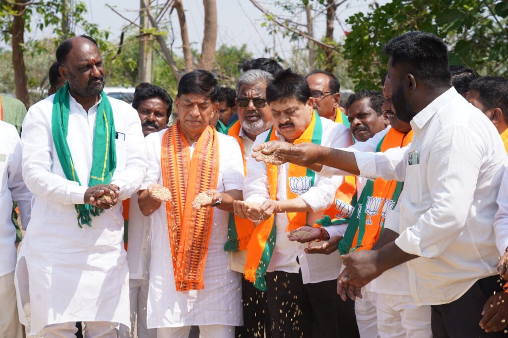 మొలకెత్తిన ప్రతి గింజను రాష్ట్ర ప్రభుత్వమే కొనాలి