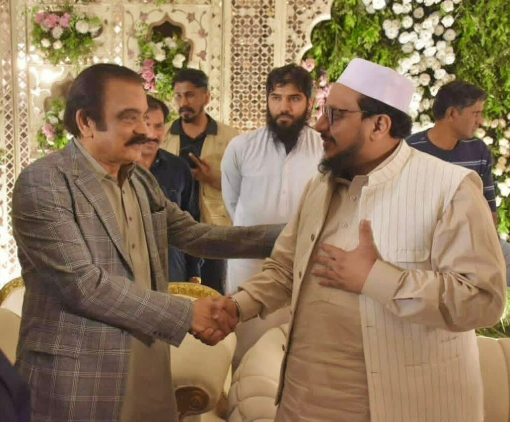 హఫీజ్ సయీద్ కొడుకుతో పాక్ ప్రధాని సలహాదారు!