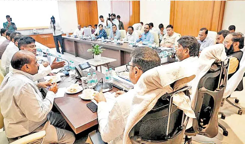 ఆర్టీసీ కార్మికుల డిమాండ్లకు దిగొచ్చిన ప్రభుత్వం