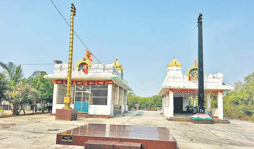 కాంగ్రెస్‌ నేతకు రామాలయం ధారాదత్తం