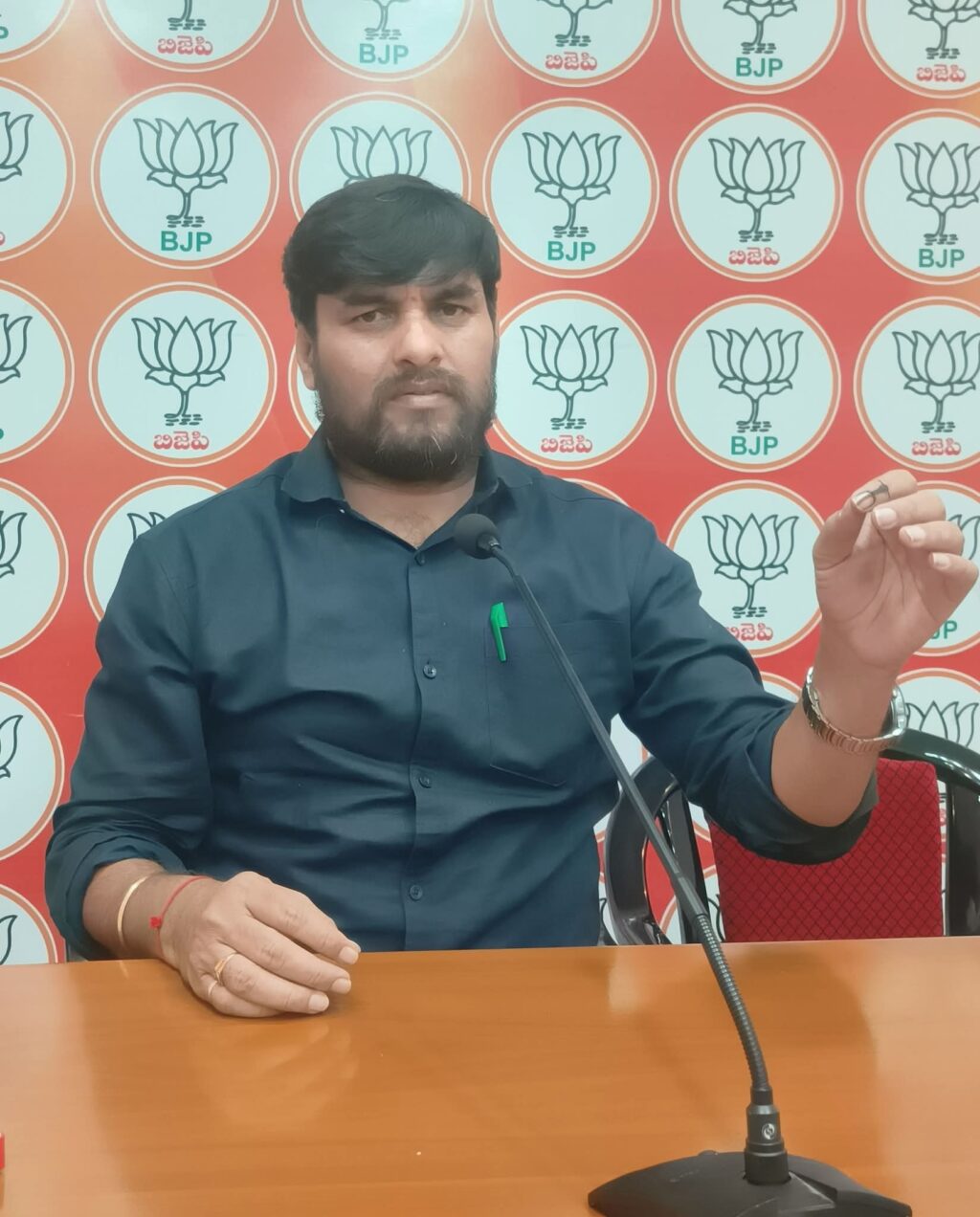 హైడ్రా పేరుతో గిరిజన ఇళ్లపై దాడి