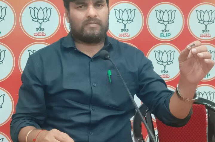 హైడ్రా పేరుతో గిరిజన ఇళ్లపై దాడి