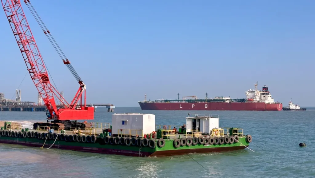 హార్ముజ్ జలసంధిని పూర్తిగా తెరిచిన ఇరాన్ 