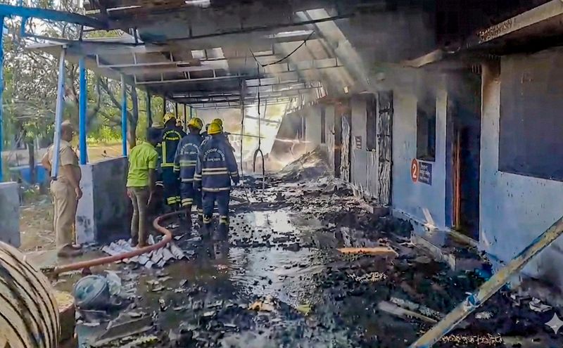 తమిళనాడు బాణసంచా పరిశ్రమలో పేలుడు.. 23 మంది మృతి