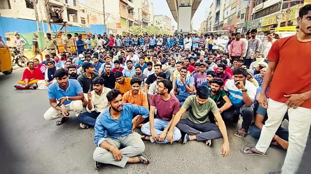 నిరుద్యోగంలో దేశంలోనే అగ్రస్థానంలో తెలంగాణ