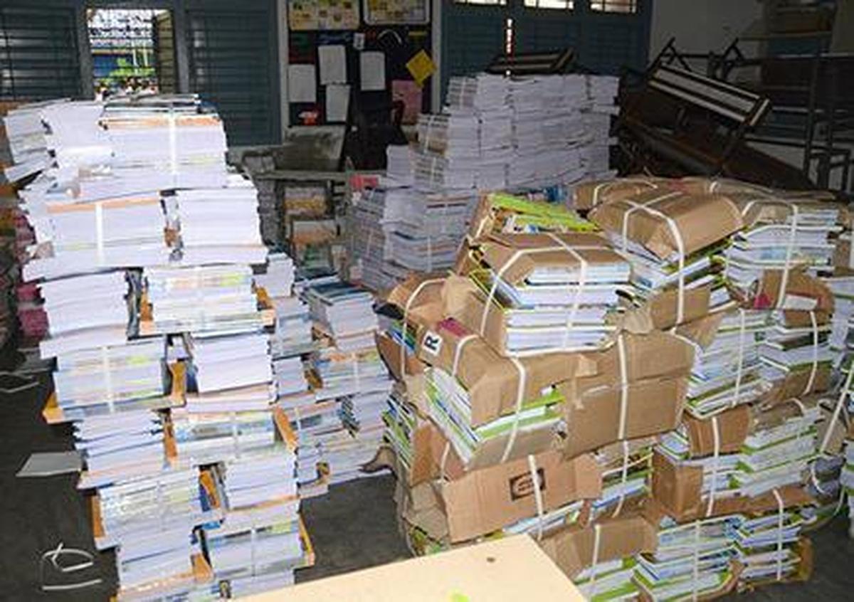 ప్రైవేట్‌ పాఠశాలల్లో పాఠ్యపుస్తకాల ధరలతో ‘విద్యా వివక్ష’