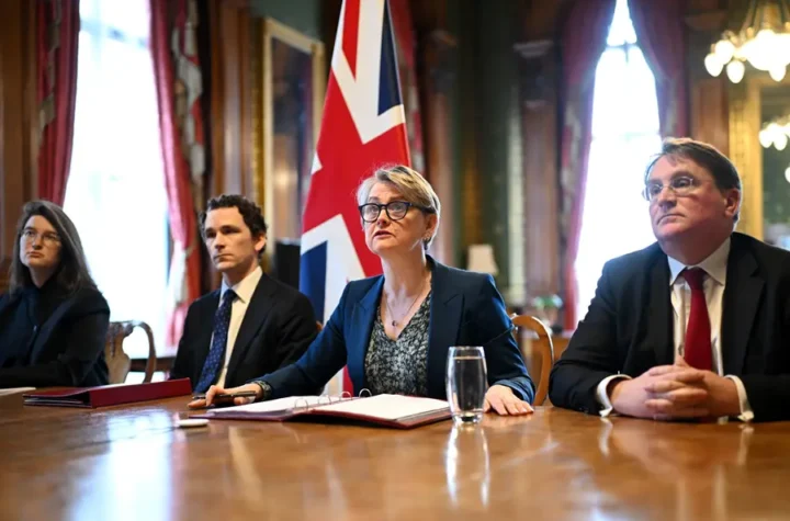 హోర్ముజ్‌ను తిరిగి తెరవాలని 60 దేశాల పిలుపు