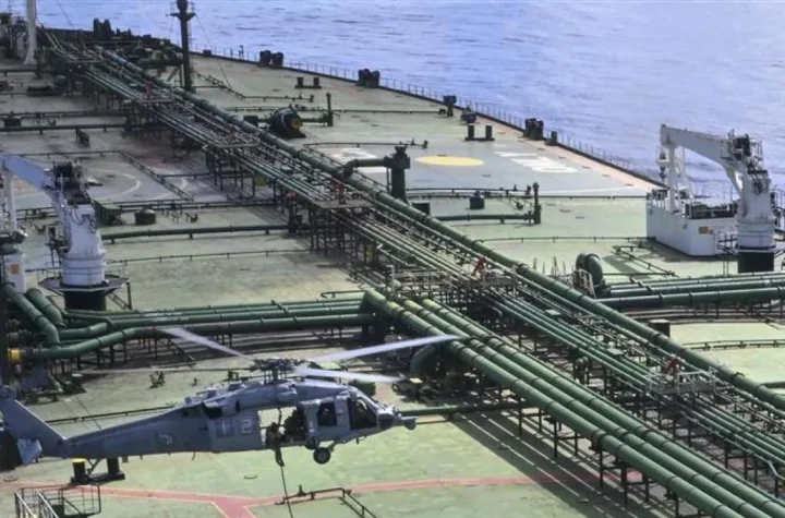 సీమైన్లను పెట్టే బోట్లను పేల్చేయండి… ట్రంప్ 