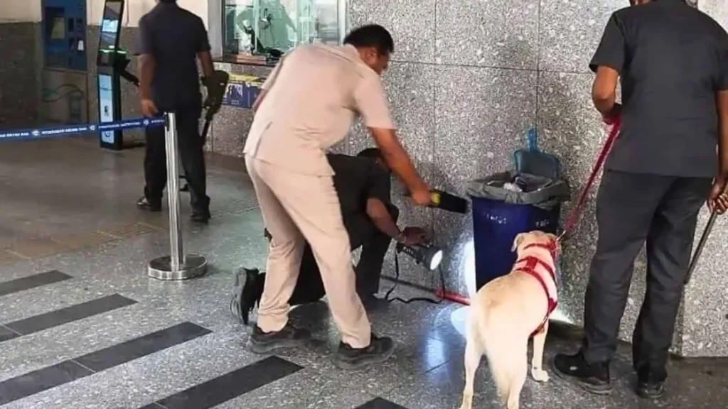 ఉప్పల్‌ మెట్రోస్టేషన్‌లో బాంబు బెదిరింపు