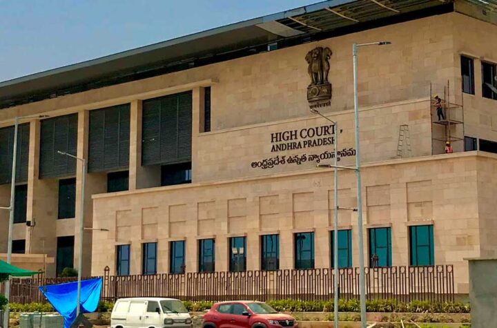 ప్రజాప్రతినిధులు రేషన్‌ డీలర్లుగా ఉండరాదు!
