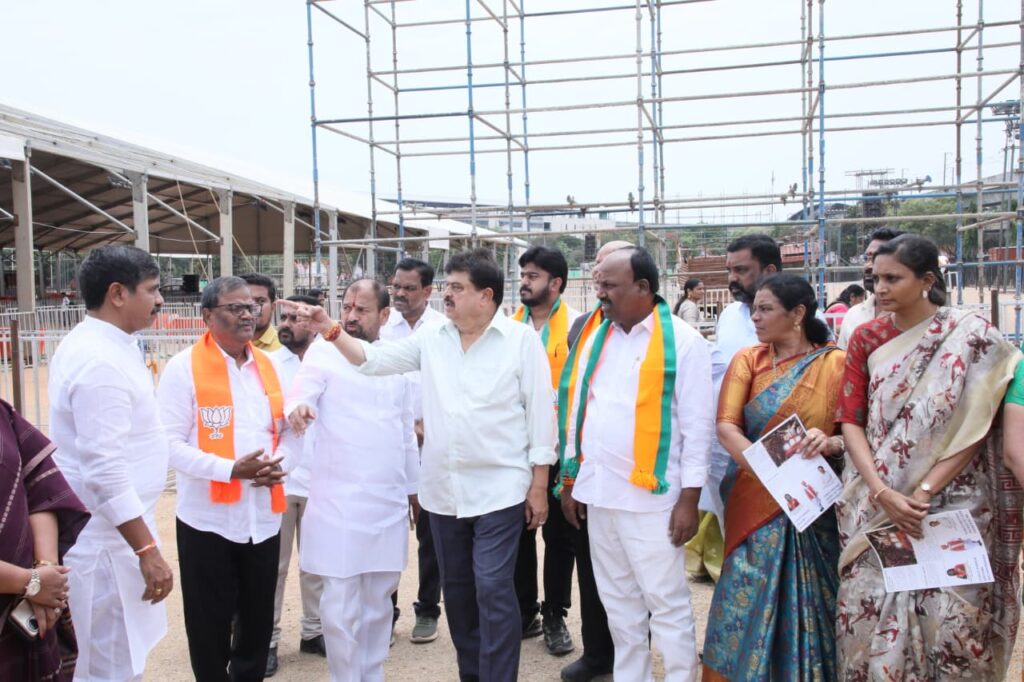 ప్రధాని మోదీ పర్యటనలో కానుకగా రూ 8 వేల కోట్ల ప్రాజెక్టులు
