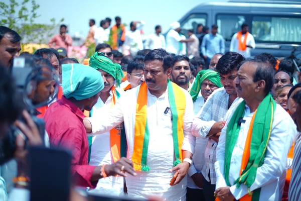 ధాన్యం కొనుగోళ్లలో ప్రభుత్వ వైఫల్యంపై నిరసన