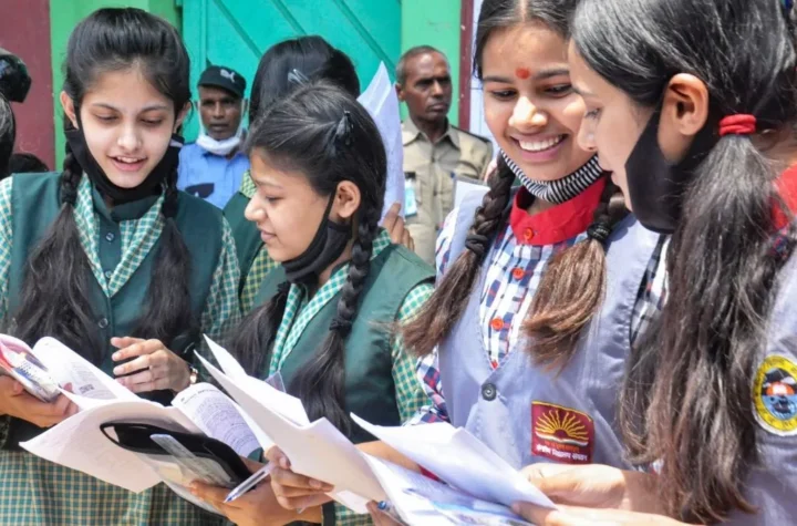జూన్ 1 నుంచి సీబీఎస్‌ఈలో త్రిభాషా విధానం
