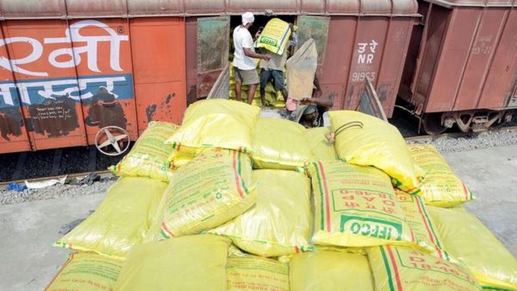 కాంప్లెక్స్‌ ఎరువుల ధరలను పెంచిన కంపెనీలు