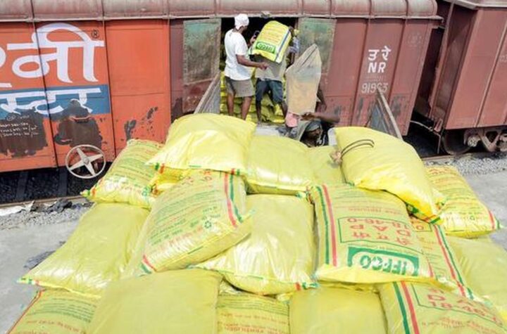 కాంప్లెక్స్‌ ఎరువుల ధరలను పెంచిన కంపెనీలు
