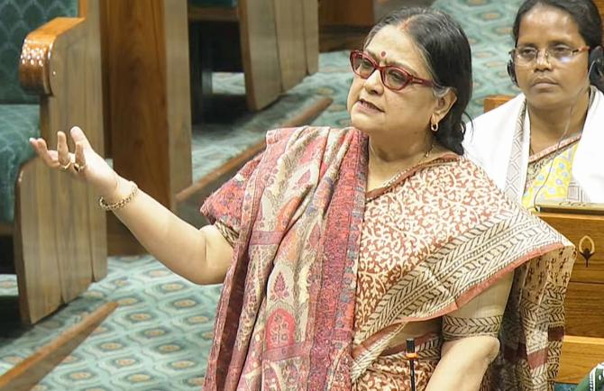 టీఎంసీకి 100 మంది కౌన్సిలర్ల రాజీనామా.. ఎంపీ బీజేపీకి  మద్దతు