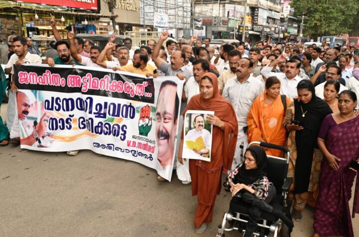 సతీశన్ ముఖ్యమంత్రి కావాలంటూ కాంగ్రెస్ శ్రేణులు ప్రదర్శనలు