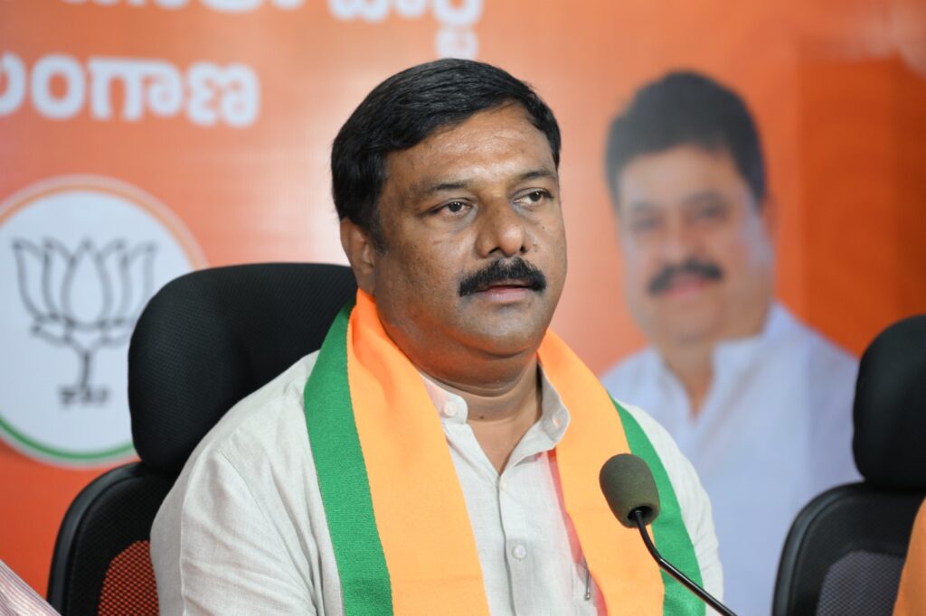 ధాన్యం కొనుగోలు కేంద్రాలకు బీజేపీ ఎమ్మెల్యేలు, ఎమ్మెల్సీలు, ఎంపీలు
