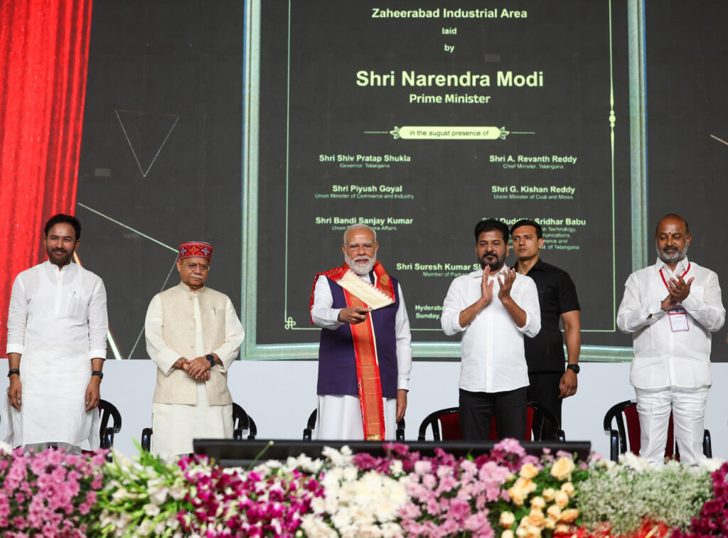 గుజరాత్‌తో సమానంగా తెలంగాణకు నిధులు ఇచ్చేందుకు సిద్ధం