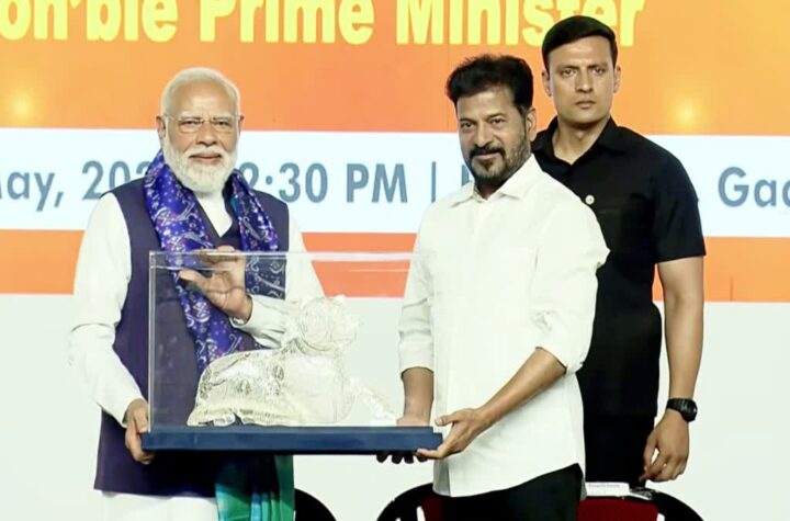 గుజరాత్‌తో సమానంగా తెలంగాణకు నిధులు ఇచ్చేందుకు సిద్ధం