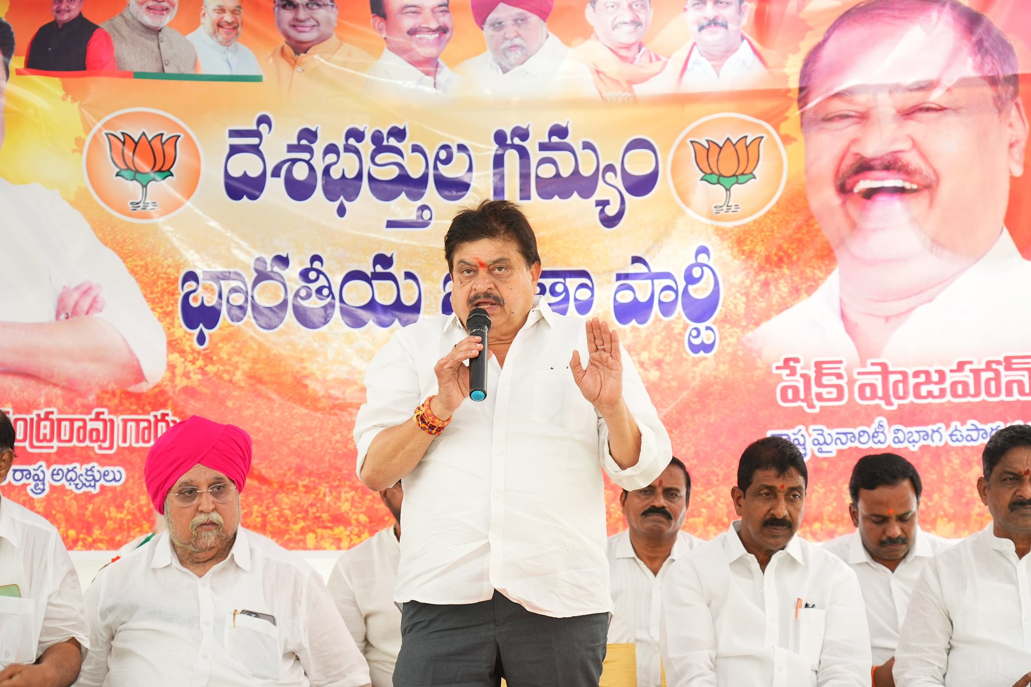 మజ్లిస్ కనుసన్నల్లో  ప్రజలను మోసం చేస్తున్న కాంగ్రెస్, బీఆర్ఎస్ 