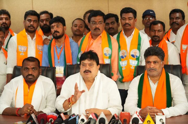 ధాన్యాన్ని బలవంతంగా రైస్ మిల్లర్లకు తరలిస్తున్నారు