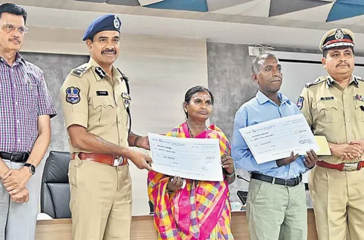 మావోయిస్టు సెంట్రల్ కమిటీ సభ్యుడు నరహరి లొంగుబాటు 