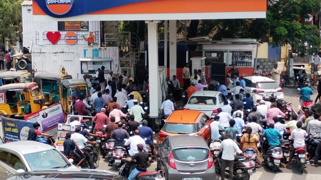 పెట్రోల్‌, డీజిల్‌పై లీటరుకు రూ.3 చొప్పున పెంపు