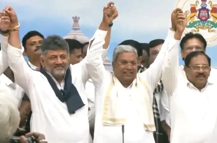 ముఖ్యమంత్రి పదవికి సిద్దరామయ్య రాజీనామా