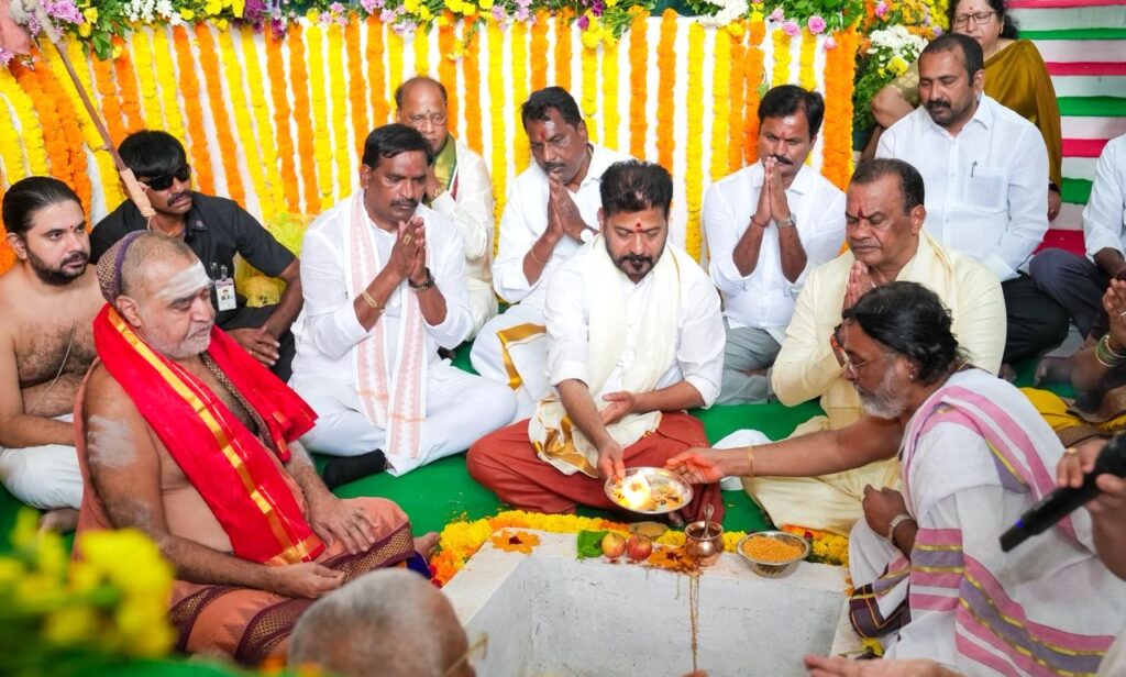 యాదగిరిగుట్టలో రూ.100 కోట్లతో పనులకు సీఎం శంకుస్థాపన