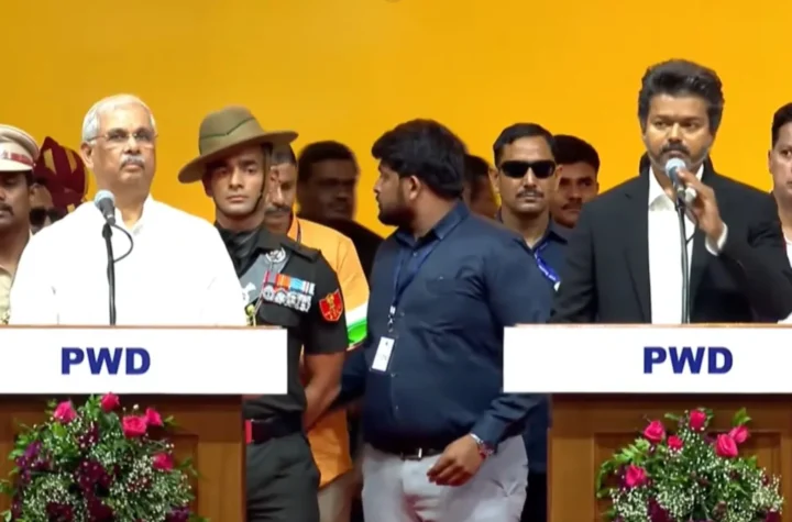 తమిళనాడు ముఖ్యమంత్రిగా విజయ్ ప్రమాణ స్వీకారం