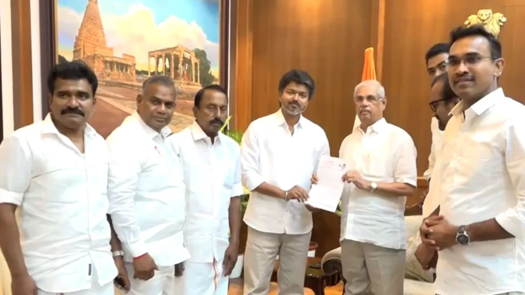 గవర్నర్ ను కలిసిన విజయ్ …. రేపే ప్రమాణం! 