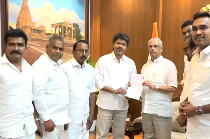 గవర్నర్ ను కలిసిన విజయ్ …. రేపే ప్రమాణం! 