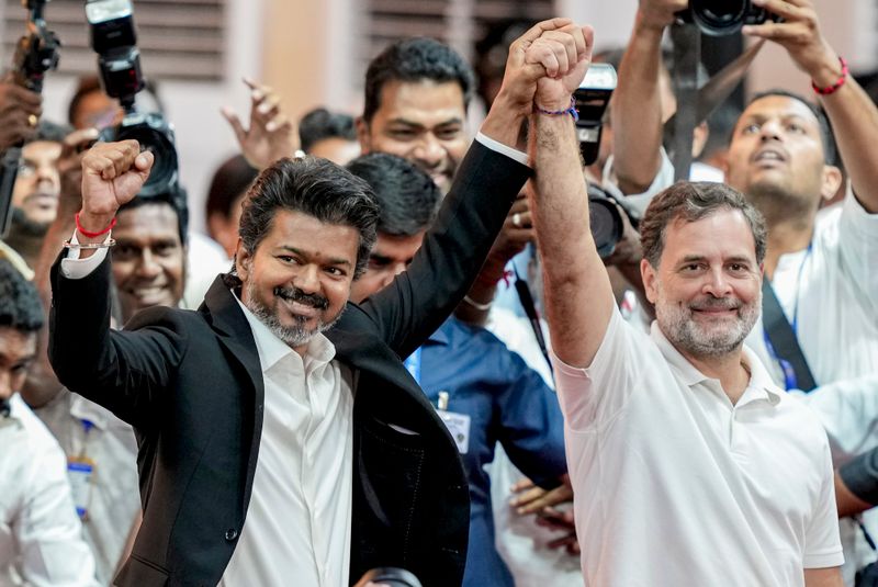 ఒక్క బిజెపి ఎమ్యెల్యేతో కంగుతిన్న తమిళనాడు రాజకీయాలు  