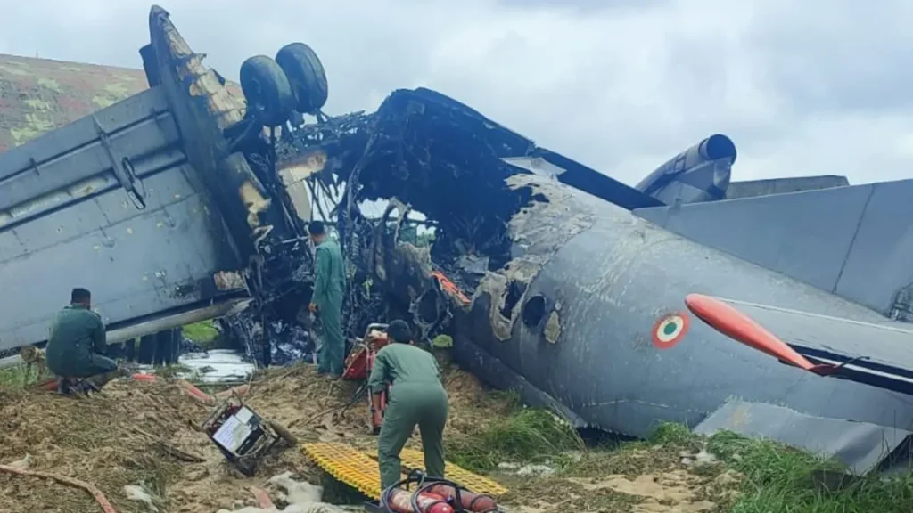 విమానం కూలి ఐదుగురు వాయుసేన సిబ్బంది