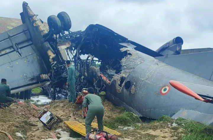 విమానం కూలి ఐదుగురు వాయుసేన సిబ్బంది