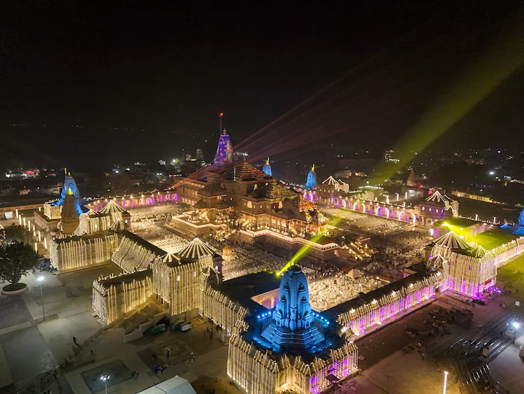 అయోధ్య రామమందిరం విరాళాలపై రాజకీయ దుమారం
