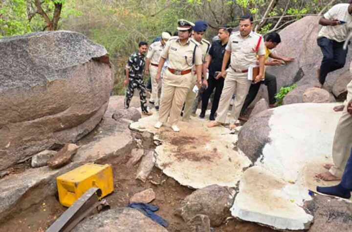 బాసర అమ్మవారి ఆలయంలో భారీ చోరీ