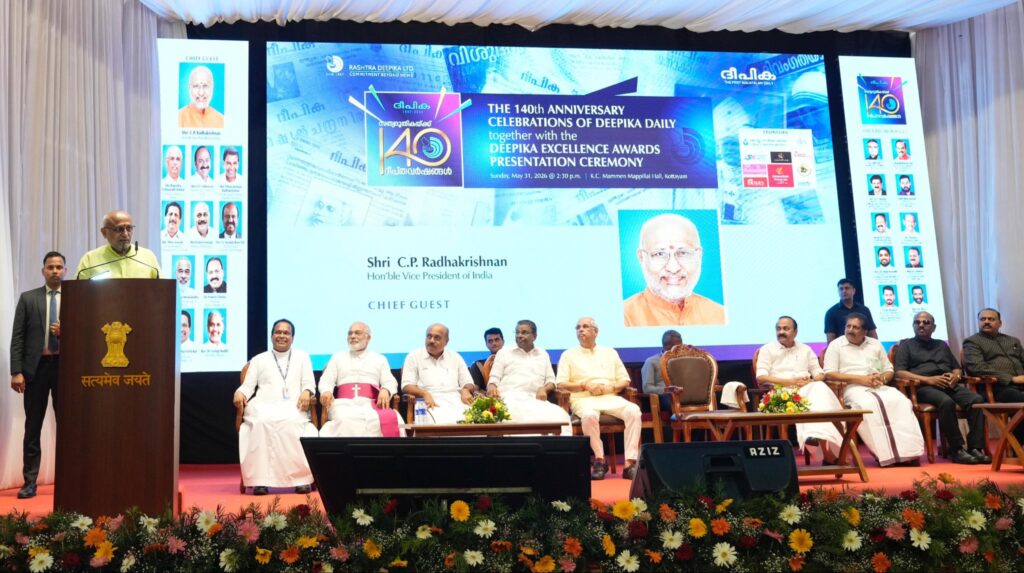 మీడియా విఫలమైతే బొద్దింకల వెంట యువత