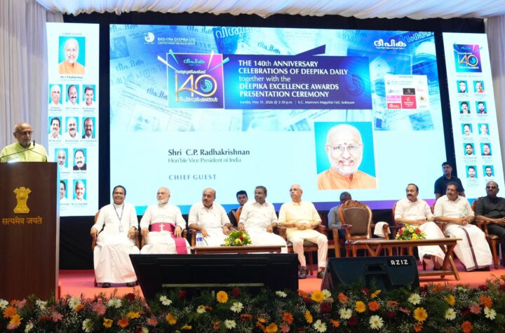 మీడియా విఫలమైతే బొద్దింకల వెంట యువత