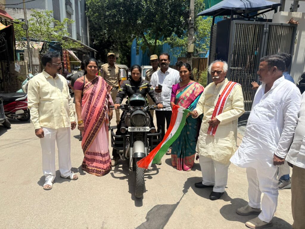 లడాఖ్‌కు బైక్ యాత్ర యువతికి దత్తాత్రేయ అభినందనలు