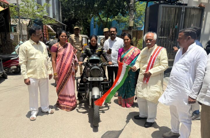 లడాఖ్‌కు బైక్ యాత్ర యువతికి దత్తాత్రేయ అభినందనలు