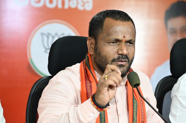 విద్యను కార్పొరేట్ వ్యాపారంగా మార్చిన తెలంగాణ ప్రభుత్వం 